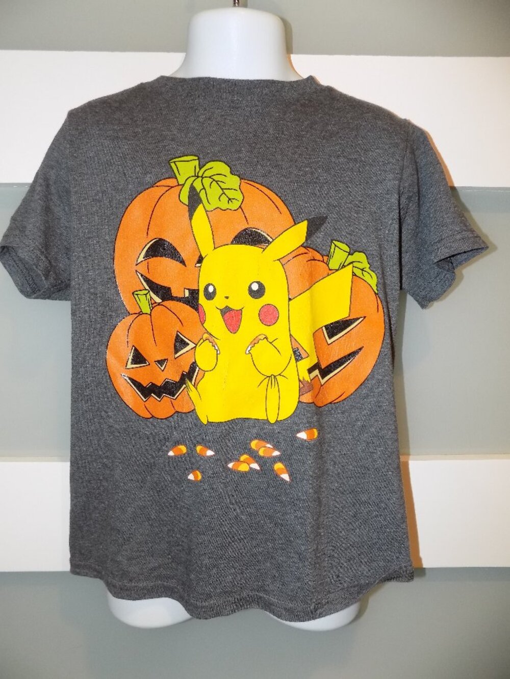 Pokemon Halloween Pikachu W/Pumpkin Gray SS T-Shirt Size XS Boy's 2022
